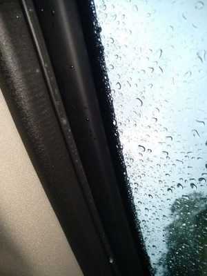 驾驶门窗上面漏雨（驾驶室车窗漏水）